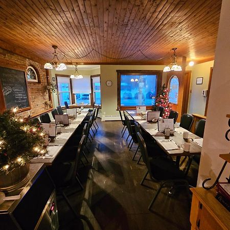 Auberge Les Deux Tours Saguenay Exterior foto