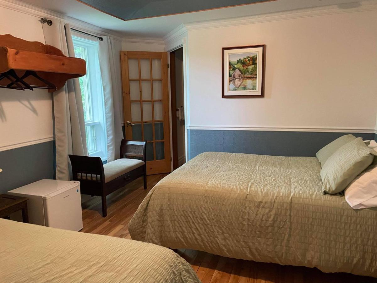 Auberge Les Deux Tours Saguenay Exterior foto