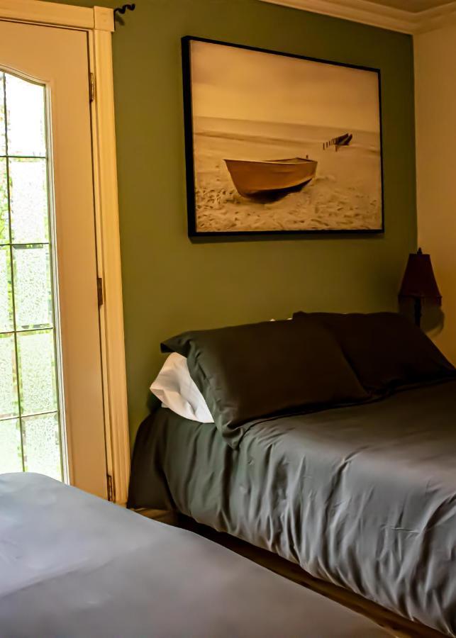 Auberge Les Deux Tours Saguenay Exterior foto