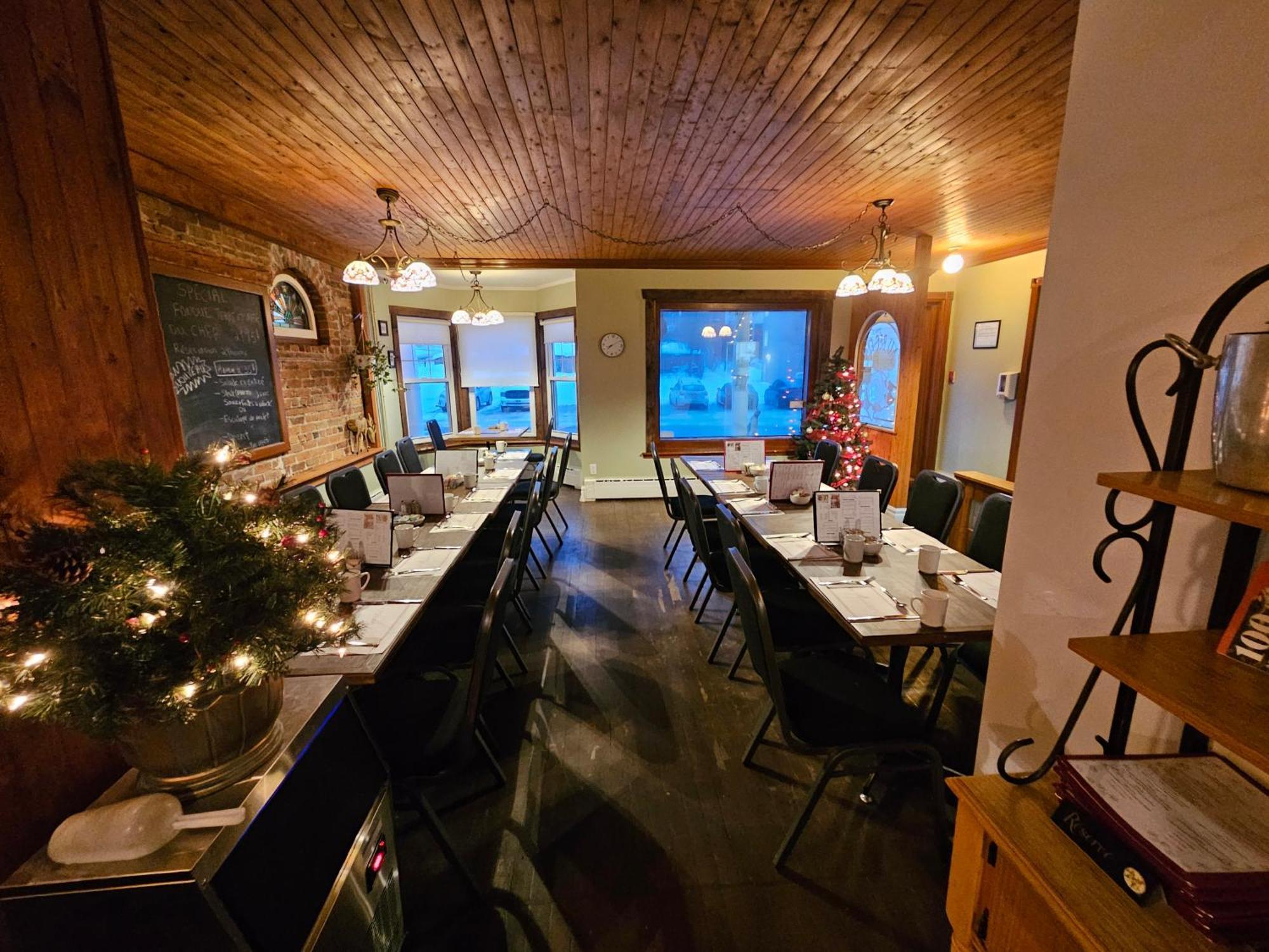 Auberge Les Deux Tours Saguenay Exterior foto
