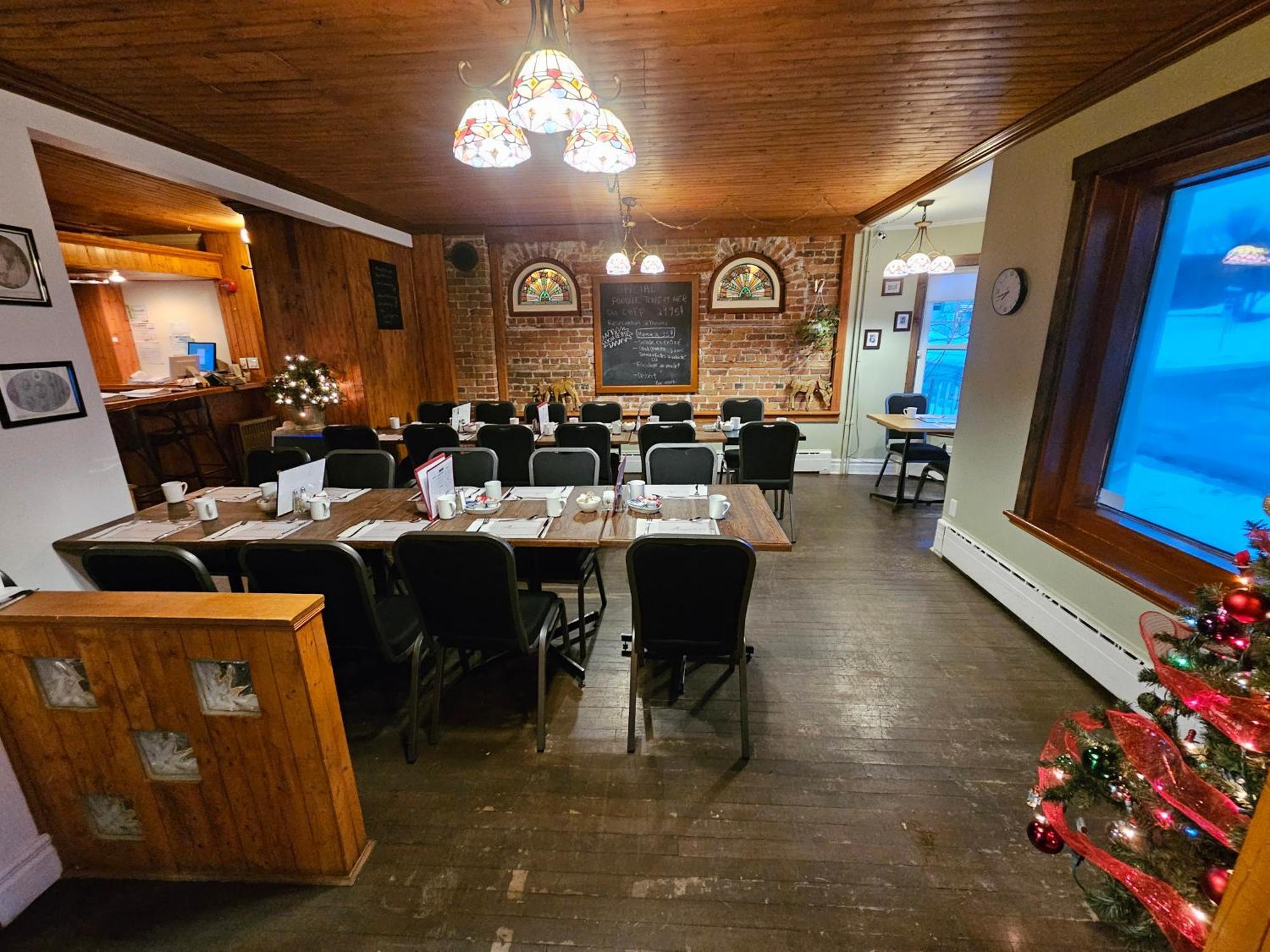Auberge Les Deux Tours Saguenay Exterior foto