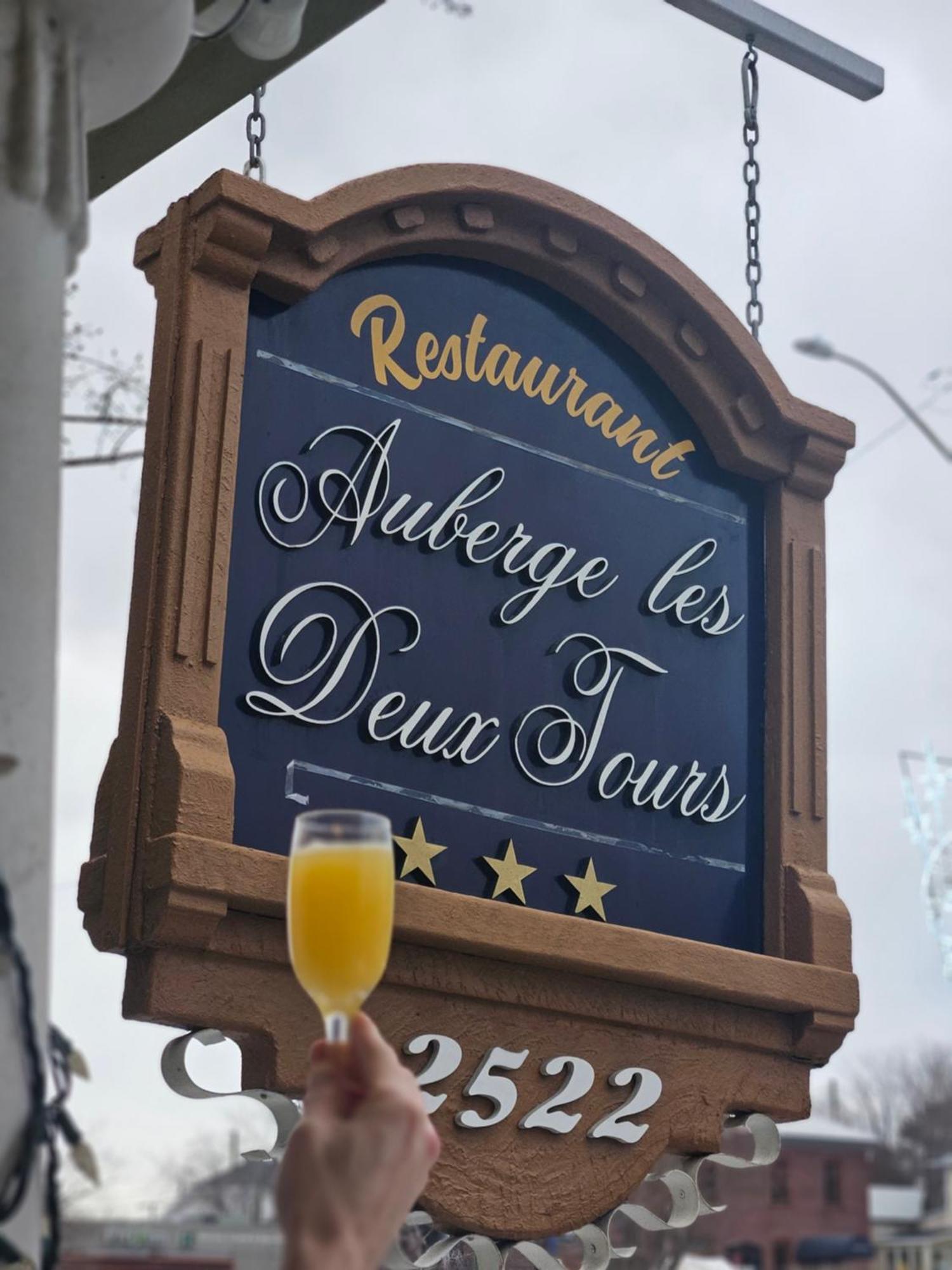 Auberge Les Deux Tours Saguenay Exterior foto
